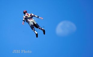 IRON MAN & SUPERMAN Terbang di Langit California