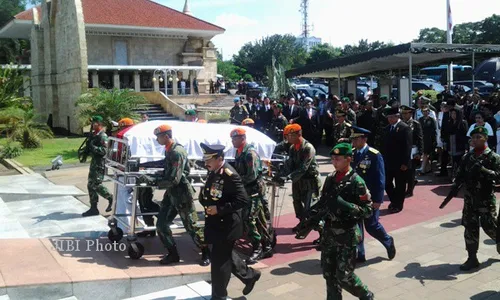 PRESIDEN SBY IRINGI JENAZAH TAUFIQ KIEMAS