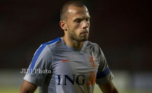 JELANG INDONESIA Vs BELANDA : Bangga Ke Indonesia, Heitinga Bikin Serial Tweet