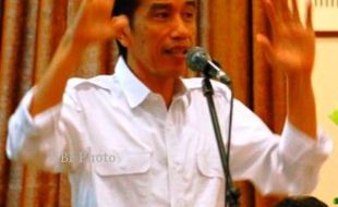 JOKOWI CAPRES : Jokowi Tanggapi Datar Cacian Gubernur Topeng Monyet