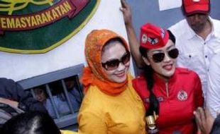 Baru Sehari Bebas, Julia Perez Sudah Nongol di Stadion Si Jalak Harupat 