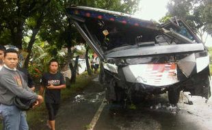 KECELAKAAN SRAGEN : Bus Eka Dievakuasi, Jalur Solo-Sragen Sistem Buka-Tutup