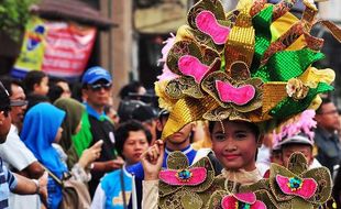  Pawai Drum Band Meriahkan Malioboro