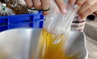 Minyak Goreng Curah Langka, Harga Melambung