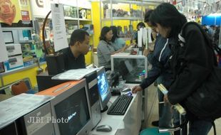 PAMERAN KOMPUTER SOLO : Dolar Naik, Warga Kurang Bergairah