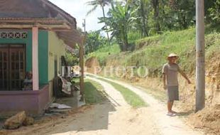 Pelebaran Jalan di Kulonprogo Terkendala Tiang Listrik