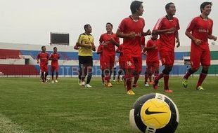 PERSIBA VS PERSIBO:  I Made Wirahadi dan Arwin Abdha Absen 