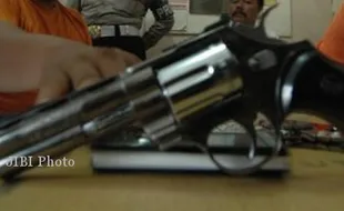 PENEMUAN SENJATA API : Duh, Pistol Milik Oknum Polisi Tertinggal di Toilet Gua Kreo Semarang