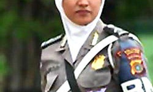 POLWAN BERJILBAB : DPR Apresiasi Polwan Akhirnya Boleh Berjilbab