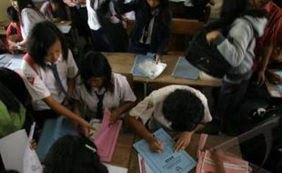 PENERIMAAN SISWA BARU : PPDB Siswa Gakin Berprestasi Masih Sepi Peminat