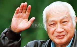 ERA SOEHARTO ATAU REFORMASI : Jangan Sampai Mengkultuskan Seorang Tokoh