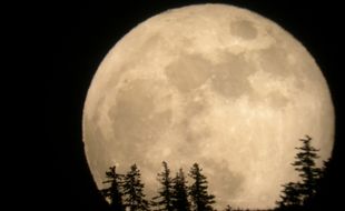 SUPERMOON : Hari Ini Pukul 18.34 Supermoon Sempurna Bisa Dilihat Di Indonesia