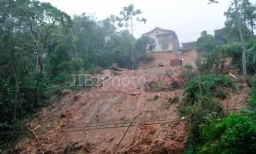 Perbukitan Nyaris Longsor, 800 Warga Situbondo Diungsikan