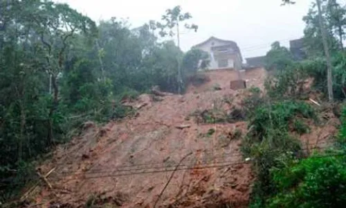 LONGSOR BOGOR : 1 Orang Tewas Tertimbun Material