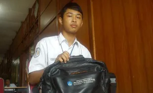 Siswa SMAN 2 Klaten Bikin Tas Anticopet!