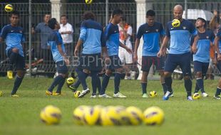 Timnas Belanda Tiba di Jakarta Disambut Penggemar Luna Maya