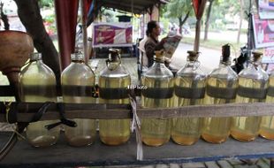 PEMBATASAN BBM BERSUBSIDI : Pembelian dengan Jeriken Dibatasi, Harga Bensin Eceran Rp10.000/liter