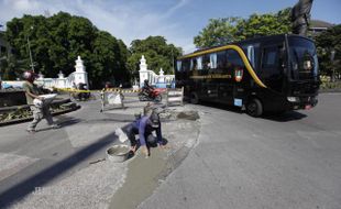 KORIDOR JENSUD RUSAK : Ornamen Bundaran Gladak Rusak