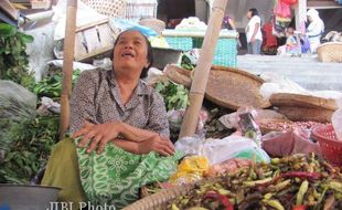 HARGA CABAI MEROKET : Konsumen Beralih Cabai Busuk