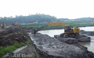 REHAB RAWA JOMBOR : Pengerukan Sedimentasi Justru Rugikan Warung Apung