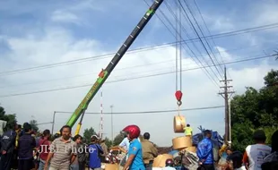 KECELAKAAN SRAGEN : Masinis Lihat Ada Truk Macet, Tapi Tak Bisa Hindari Kecelakaan