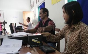 REKAM E-KTP : Disdukcapil Klaten Jemput Bola ke Sekolah