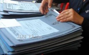   PILKADA KARANGANYAR :  Kamis, Tim Pokja Verifikasi Berkas Administrasi