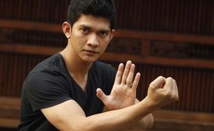 STAR WARS THE FORCE AWAKENS : Sutradara Star Wars Puji Aksi Laga Iko Uwais