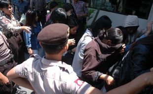 OPERASI PEKAT : 3 Pasangan Ditangkap di Pasar Kayu Sonolayu Boyolali