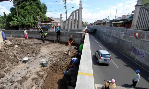 UNDERPASS MAKAMHAJI :  Lebaran, Pemaprasan Tembok Diperkirakan Belum Selesai