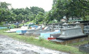 PERMAKAMAN UMUM : Harga Makam Mahal, Warga Iuran Beli Tanah