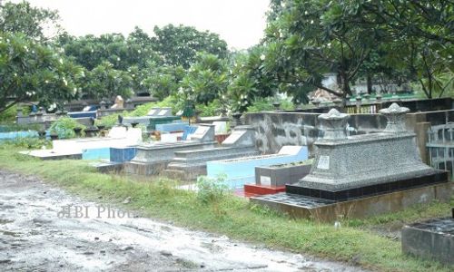 PEMBONGKARAN MAKAM : 140 Jasad di Permakaman Gayamsari Direlokasi