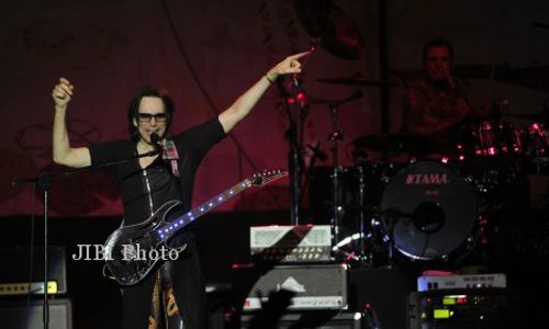 KONSER STEVE VAI