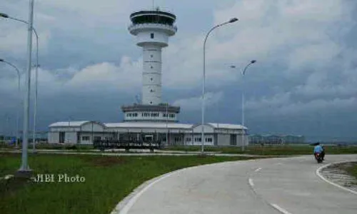 BANDARA KUALA NAMU : Pengunjung Narsis di Facebook