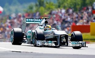 FORMULA ONE 2016 : Hamilton Tercepat di FP I, Rio Posisi ke-21