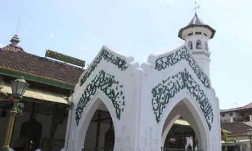 RAMADAN 2013 : Masjid Al Wustho Merana, Atapnya Berlubang