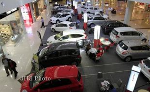  BISNIS OTOMOTIF : Diler Mobil Perang Diskon