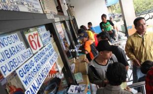 MUDIK LEBARAN 2013 : Tiket Bus Tujuan Sumatra Ramai Dipesan