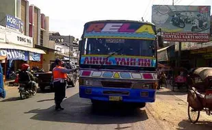 Nekat Langgar Verboden, Puluhan Bus Terjaring Razia