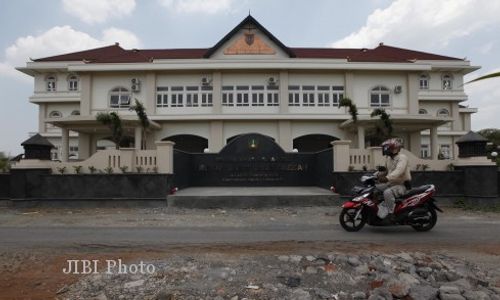 PELAYANAN RS : Dokter Telat Ngantor, Pasien RSUD Solo Ngambek