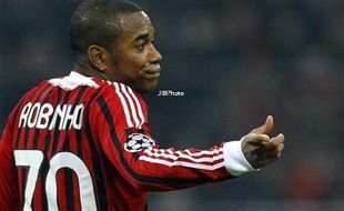 BURSA TRANSFER : Robinho Bertahan di San Siro