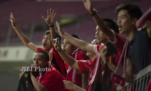 INDONESIA XI Vs LIVERPOOL : “You’ll Never Walk Alone” Mulai Berkumandang, Penonton Berdatangan