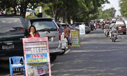 PENUKARAN UANG : BI Gandeng Pemda Tertibkan Penukaran Pinggir Jalan