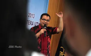 KPK VS POLRI : Datangi Kantor Setneg, Denny Indrayana Adukan Kriminalisasi