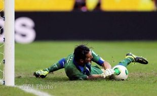 PIALA KONFEDERASI 2013 : Gagalkan Tiga Penalti Pemain Uruguay, Buffon Panen Pujian