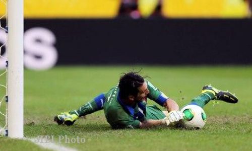 PIALA KONFEDERASI 2013 : Gagalkan Tiga Penalti Pemain Uruguay, Buffon Panen Pujian