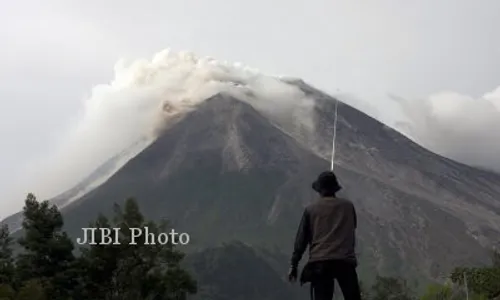 STATUS GUNUNG API INDONESIA : 4 Gunung Siaga, 20 Waspada Ini Daftarnya! 