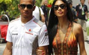  SPORTAINMENT: Hamilton Persembahkan Kemenangannya untuk Mantan Pacar