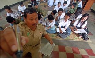 SMA dan SMK Diambil Alih Pemprov Jateng , Gaji Guru Sesuai UMK