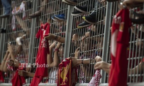 AKSI KEKERASAN SUPORTER SEPAK BOLA : Gubernur Jateng Minta Antardaerah Berkoordinasi 